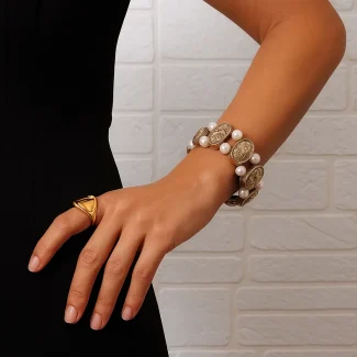 Elegant Gold and Pearl Bracelet