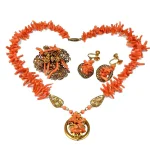 A 1930'S NATURAL CORAL PARURE ATT. TO MIRIAM HASKELL 1