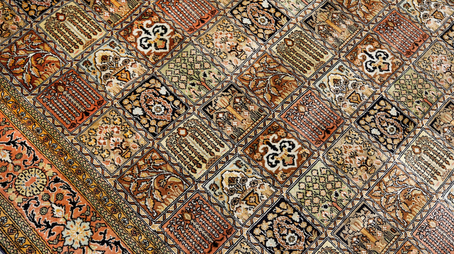 A-silk-Kashmir-carpet-ca-313-x-212-cm-4-1.png-filenameUTF-8A20silk20Kashmir20carpet2C20ca2031320x2021220cm20-204-1.png