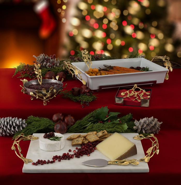 Mistletoe-Cheese-Board-with-Spreader-2.jpg-filenameUTF-8Mistletoe20Cheese20Board20with20Spreader202.jpg