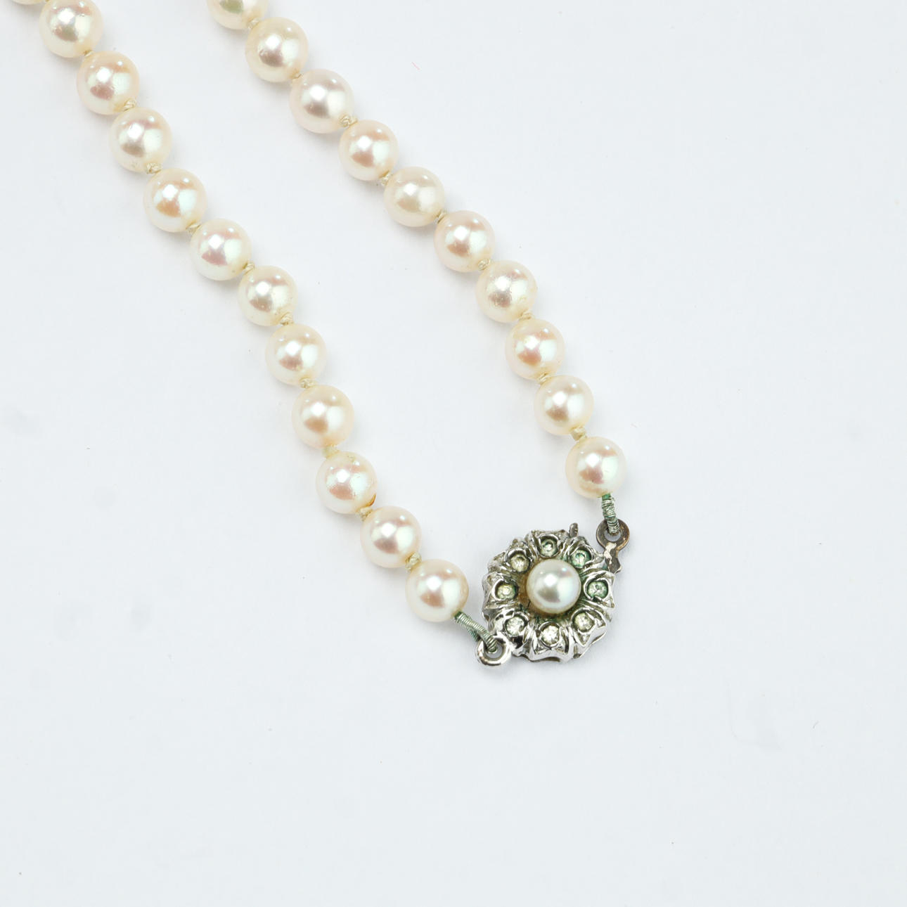 NECKLACE-saltwater-pearls-silver-clasp-2.jpg-filenameUTF-8NECKLACE2C20saltwater20pearls2C20silver20clasp202.jpg