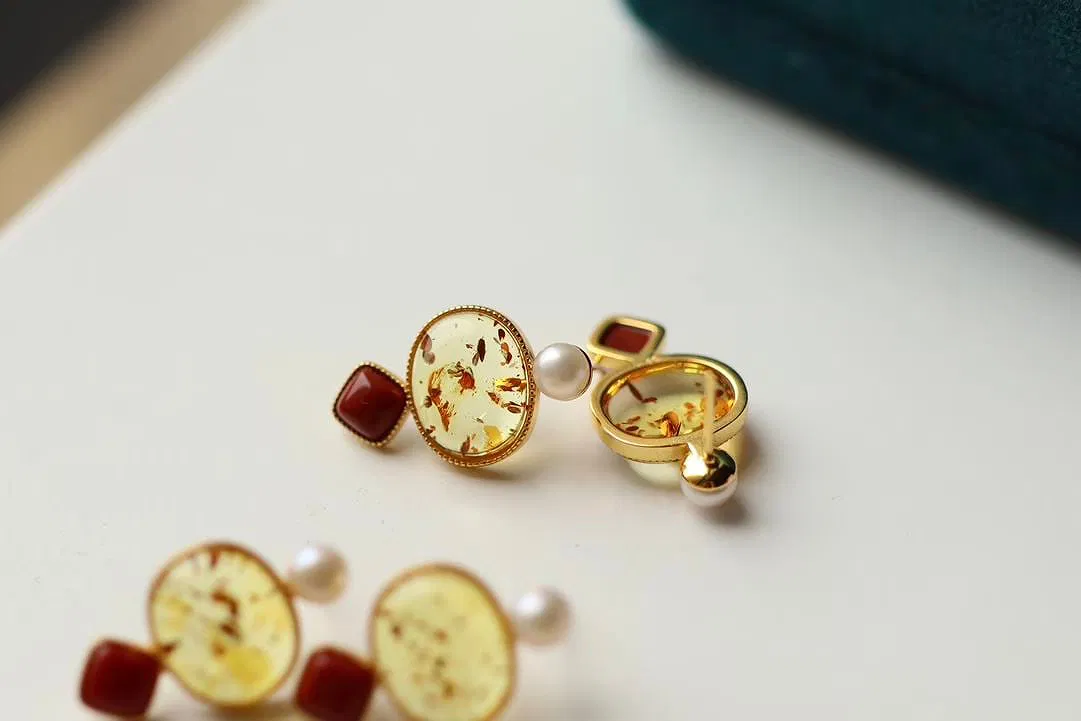 Natural-amber-and-red-pearl-earrings-2.webp-filenameUTF-8Natural20amber20and20red20pearl20earrings202.webp.webp