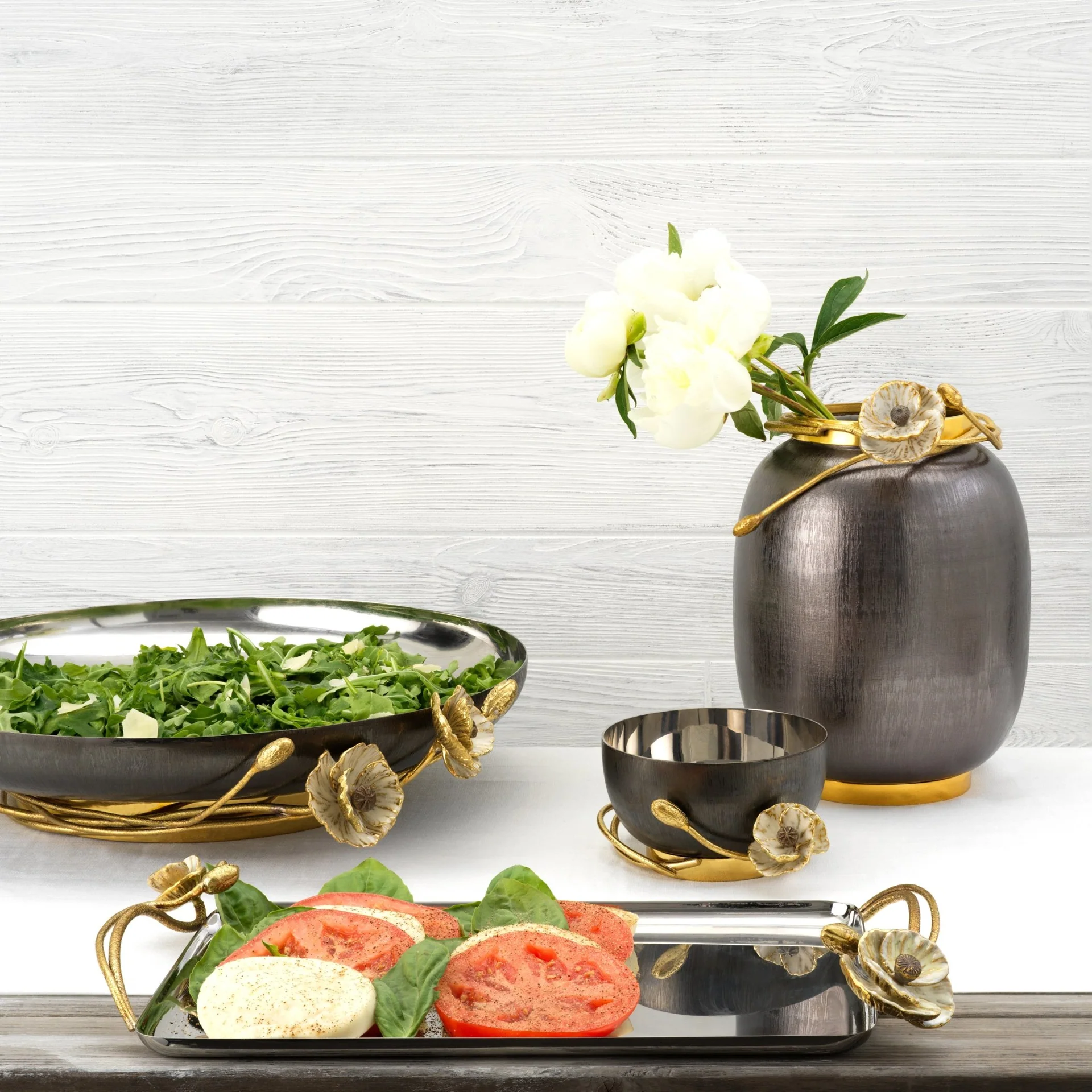 michael-aram-anemone-footed-platter-228643.webp-filenameUTF-8michael-aram-anemone-footed-platter-228643.webp.webp