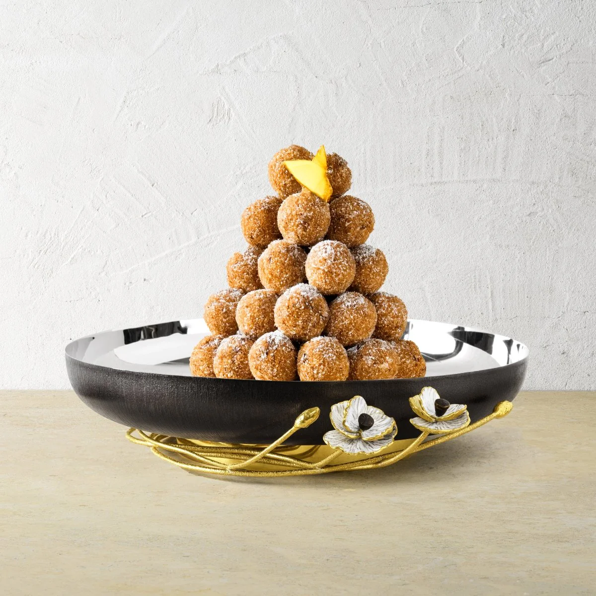 michael-aram-anemone-footed-platter-2418760.webp-filenameUTF-8michael-aram-anemone-footed-platter-2418760.webp.webp