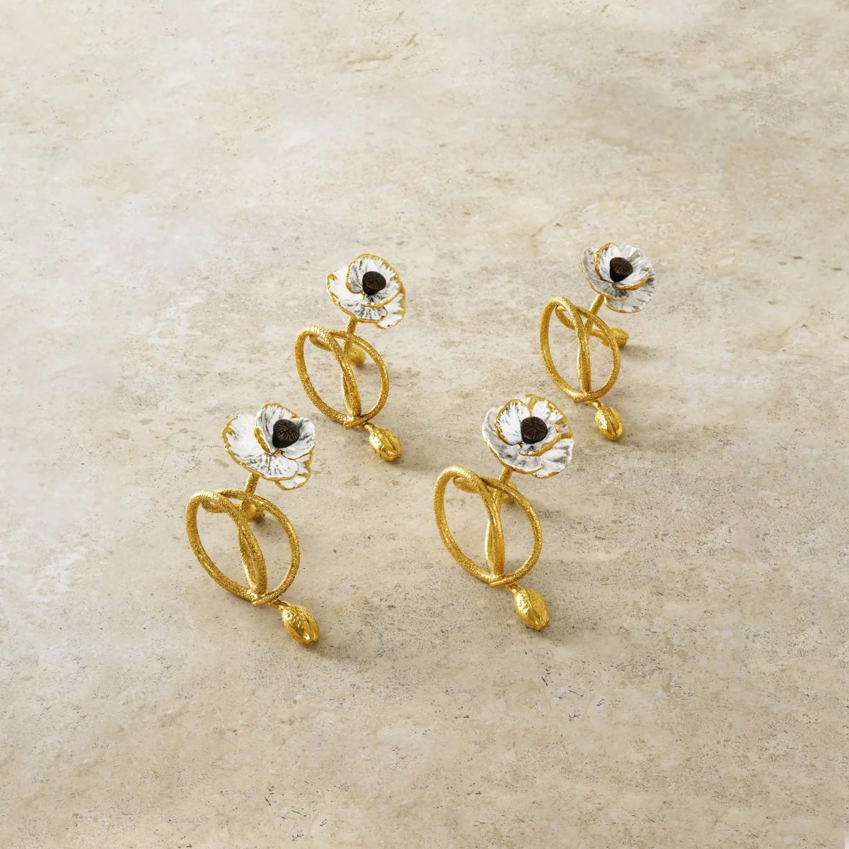 michael-aram-anemone-napkin-ring-set-3630856.webp-filenameUTF-8michael-aram-anemone-napkin-ring-set-3630856.webp.webp
