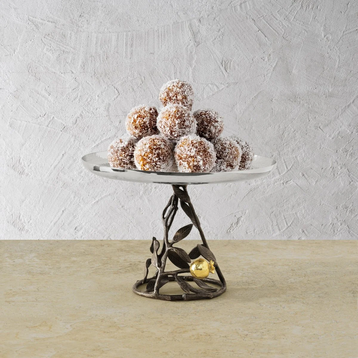 michael-aram-pomegranate-pastry-stand-1582151-1.webp-filenameUTF-8michael-aram-pomegranate-pastry-stand-1582151-1.webp-1.webp